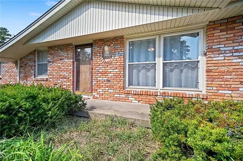 Exterior - 18104 E 27th Ter, Independence, MO 64057 photo 3 of 7