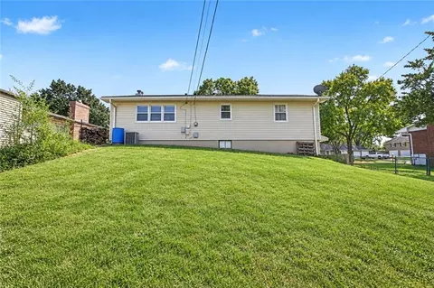 Exterior - 18104 E 27th Ter, Independence, MO 64057 photo 6 of 7