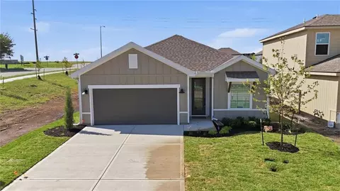 Exterior - 1301 Saddle Ct, Raymore, MO 64083 photo 2 of 4