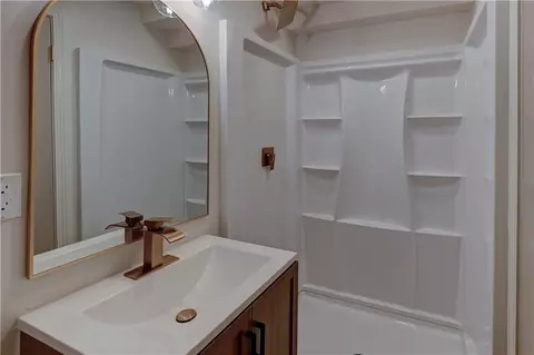 Bath - 305 Sharon Dr, Lees Summit, MO 64063 photo 4 of 5