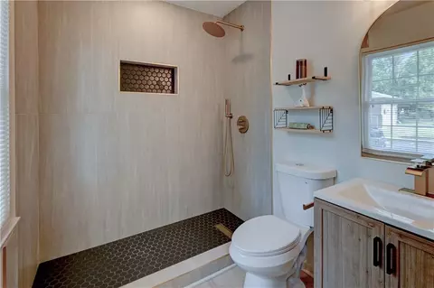 Bath - 305 Sharon Dr, Lees Summit, MO 64063 photo 1 of 5