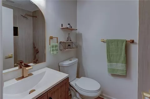 Bath - 305 Sharon Dr, Lees Summit, MO 64063 photo 2 of 5