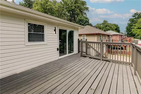Exterior - 305 Sharon Dr, Lees Summit, MO 64063 photo 3 of 5