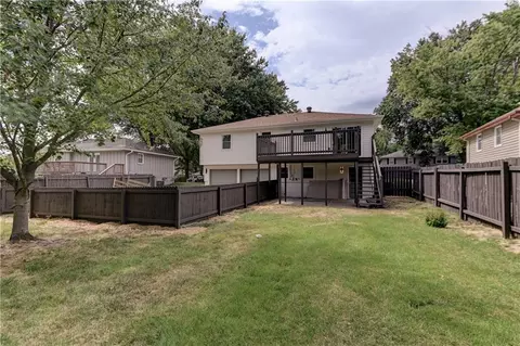 Exterior - 305 Sharon Dr, Lees Summit, MO 64063 photo 2 of 5