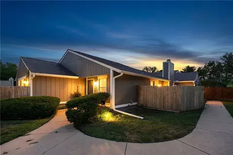 4727 N Cliff Hill Cir, Kansas City, MO 64151