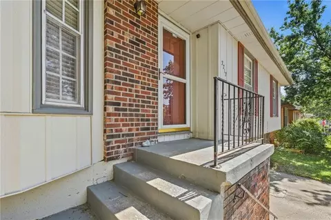 Exterior - 3713 Stanton St, Lees Summit, MO 64064 photo 5 of 13