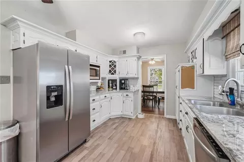 Kitchen - 3713 Stanton St, Lees Summit, MO 64064 photo 4 of 5