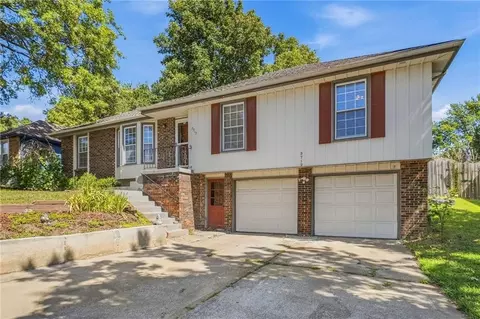 Exterior - 3713 Stanton St, Lees Summit, MO 64064 photo 3 of 13