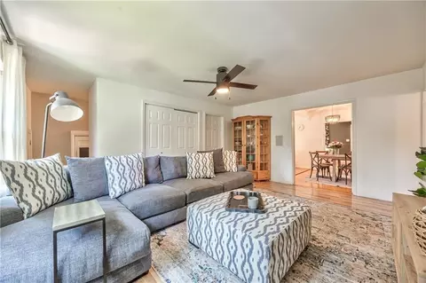 5531 Reeds Rd, Mission, KS 66202