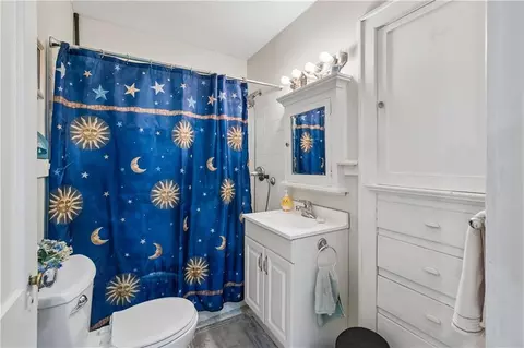 Bath - 10305 E 35th St, Independence, MO 64052 photo 1 of 3