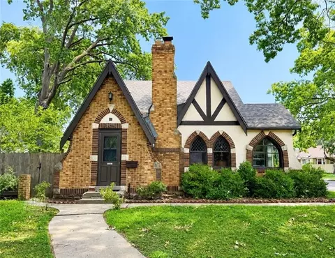 1525 Columbia Ave, Leavenworth, KS 66048
