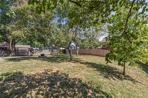 Exterior - 507 SE Adobe Dr, Lees Summit, MO 64063 photo 5 of 6