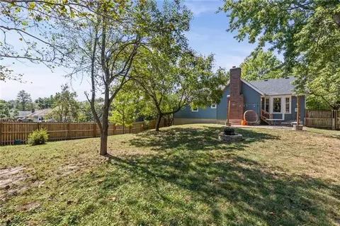 Exterior - 507 SE Adobe Dr, Lees Summit, MO 64063 photo 4 of 6
