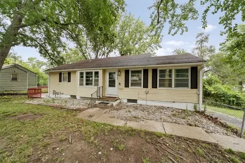 9800 Plymouth Ln, Raytown, MO 64133