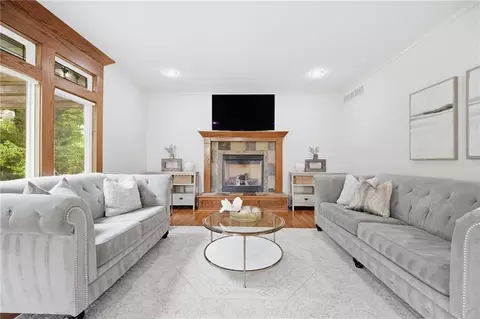 4922 W 155th Ter, Overland Park, KS 66224