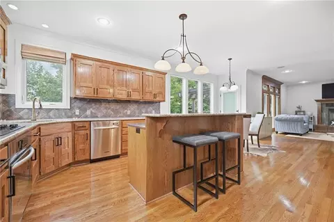 4922 W 155th Ter, Overland Park, KS 66224