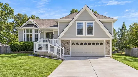 8007 W 148th Ter, Overland Park, KS 66223