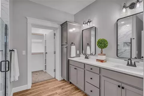 Bath - 338 W 25th St, Eudora, KS 66025 photo 1 of 5