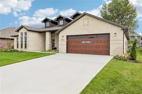 Exterior - 8523 Pickering St, Lenexa, KS 66227 photo 4 of 8