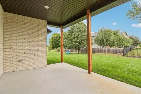 Exterior - 8523 Pickering St, Lenexa, KS 66227 photo 8 of 8