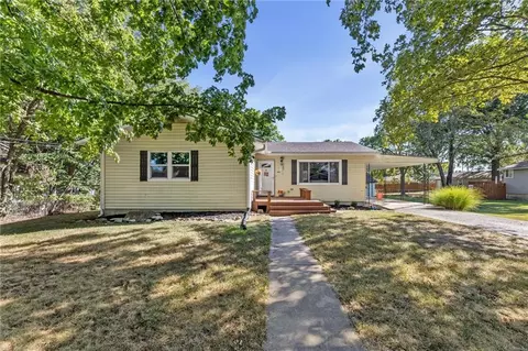 1419 High St, Baldwin City, KS 66006