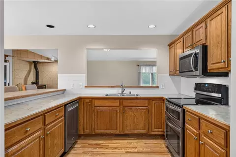 Kitchen - 1185 E 1067 Rd, Lawrence, KS 66047 photo 2 of 5