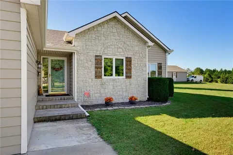 Exterior - 1185 E 1067 Rd, Lawrence, KS 66047 photo 4 of 17