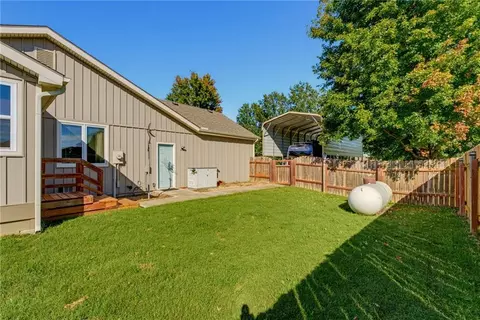 Exterior - 1185 E 1067 Rd, Lawrence, KS 66047 photo 2 of 17