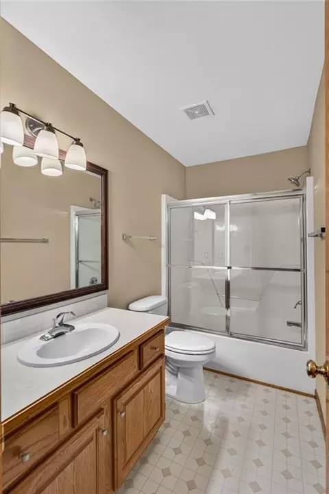 Bath - 1185 E 1067 Rd, Lawrence, KS 66047 photo 1 of 5