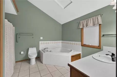 Bath - 1185 E 1067 Rd, Lawrence, KS 66047 photo 2 of 5
