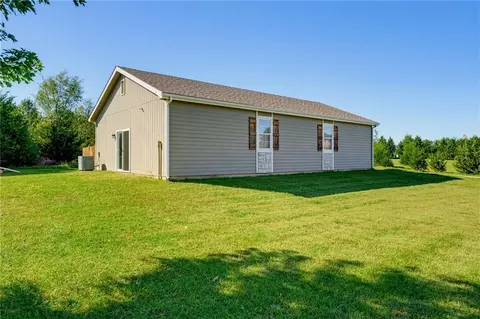 Exterior - 1185 E 1067 Rd, Lawrence, KS 66047 photo 10 of 17