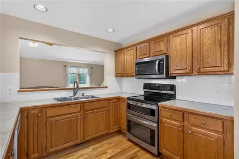 Kitchen - 1185 E 1067 Rd, Lawrence, KS 66047 photo 3 of 5