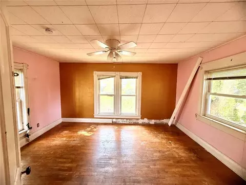 Bedroom - 515 T St, Atchison, KS 66002 photo 3 of 5