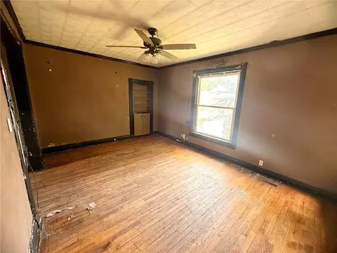 Bedroom - 515 T St, Atchison, KS 66002 photo 2 of 5