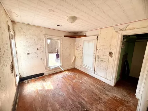 Bedroom - 515 T St, Atchison, KS 66002 photo 5 of 5