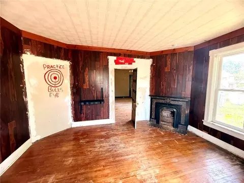 Living - 515 T St, Atchison, KS 66002 photo 1 of 2