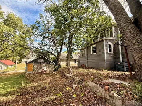 Exterior - 515 T St, Atchison, KS 66002 photo 3 of 5