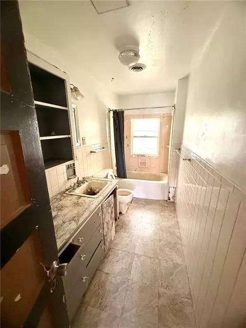 Bath - 515 T St, Atchison, KS 66002 photo 1 of 1