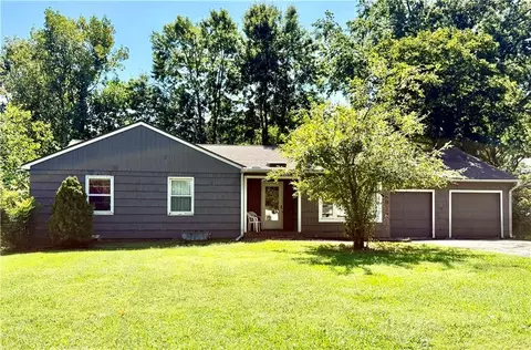 6917 W 69 St, Overland Park, KS 66204