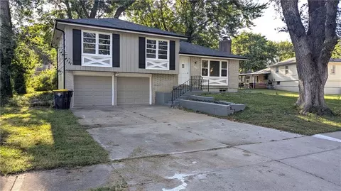 9320 Oakland Ave, Kansas City, MO 64138
