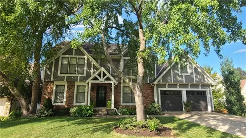 10004 W 123rd St, Overland Park, KS 66213
