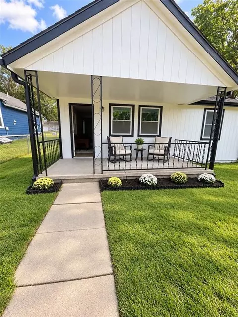 817 Pawnee St, Leavenworth, KS 66048