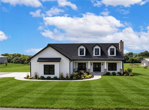 17090 Smith Rd, Smithville, MO 64089