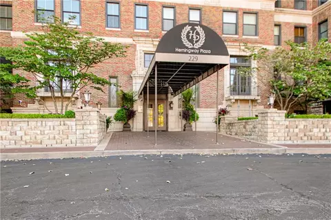 229 Ward Pkwy #401B, Kansas City, MO 64112