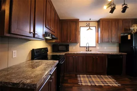 Kitchen - 553 NW 7th Rd, Lamar, MO 64759 photo 3 of 5