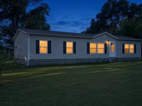 Exterior - 553 NW 7th Rd, Lamar, MO 64759 photo 2 of 10