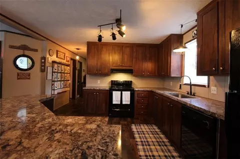 Kitchen - 553 NW 7th Rd, Lamar, MO 64759 photo 2 of 5