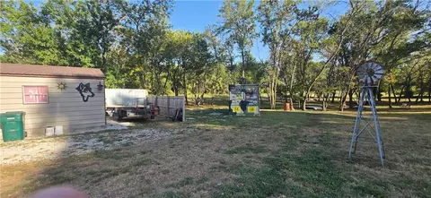 Exterior - 553 NW 7th Rd, Lamar, MO 64759 photo 6 of 10