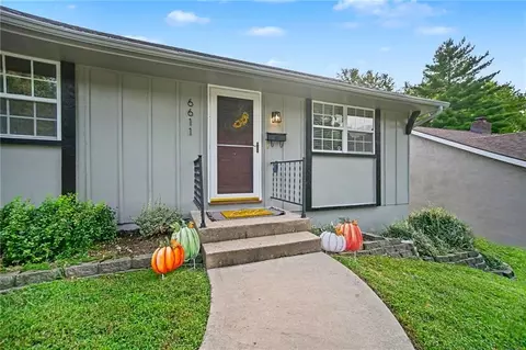 6611 N Agnes Ave, Gladstone, MO 64119