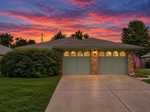 413 Sherwood Dr, Blue Springs, MO 64014